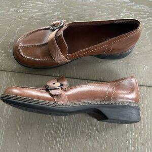 Clarks Women's Brown Leather Slip On Classic Loafers Strap & Buckle Size 6M